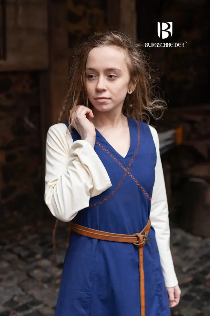 khara-blau-2.o67onb_850x1276.webp