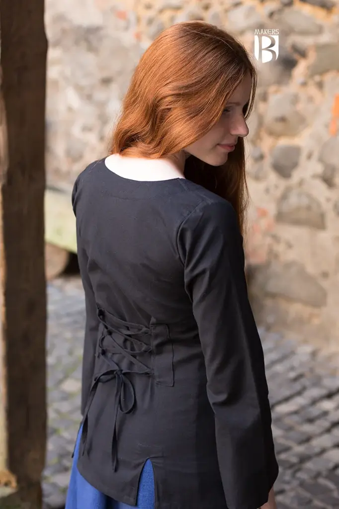 lysia-schwarz-3.YeZWyW_850x1276.webp