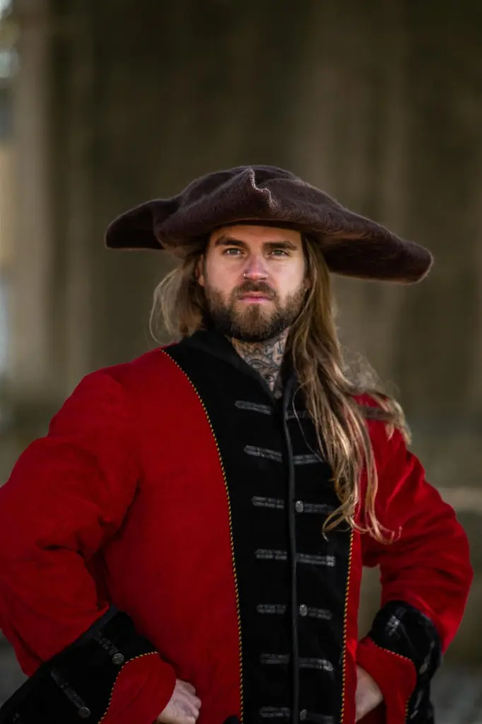 Dreispitzhut aus Wolle Hugo braun2.webp