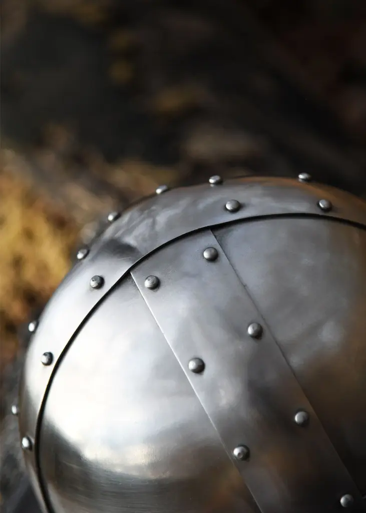 Eisenhut mit Bändern, 14. Jh., 1,6 mm Stahl 5.webp