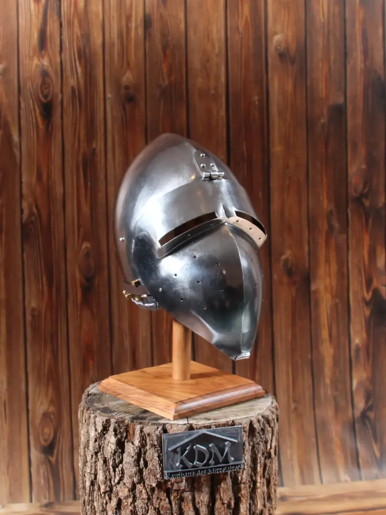 Beckenhaube mit Klappvisier, 14. Jahrhundert